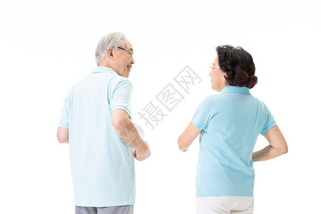 老年夫妇跑步背影图片