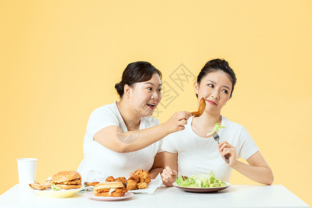 年轻美女拒绝高热量食物背景