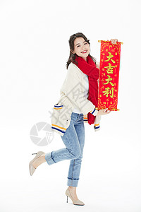 年轻美女新年拿红包背景图片