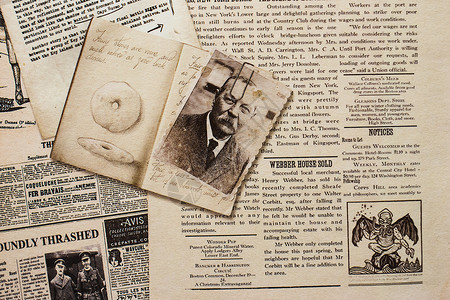 护照和英文报纸复古老旧英文报纸背景背景