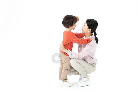 母子亲密拥抱东亚人高清图片素材