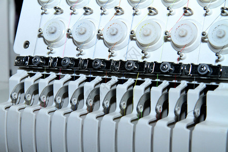 机器刺绣服饰行业高清图片
