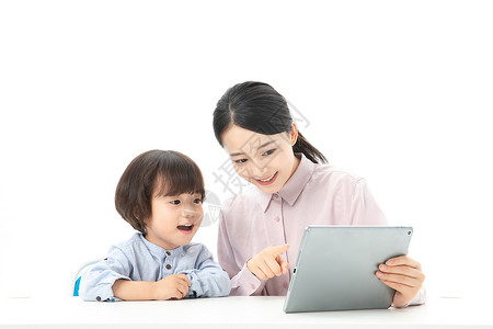 亚洲小孩老师带着学生平板电脑学习背景