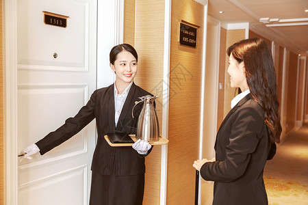 酒店服务贴身管家接待客人中国人高清图片素材