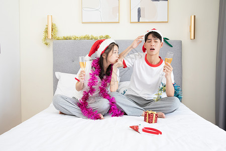 可爱青年夫妇过圣诞节背景图片