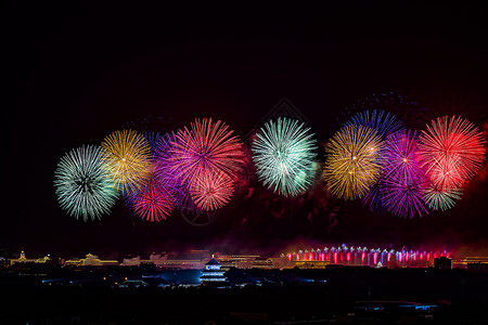 北京天坛的五彩烟花图片