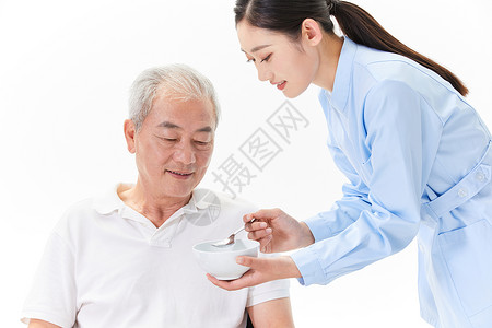 护工照顾老人吃饭高清图片