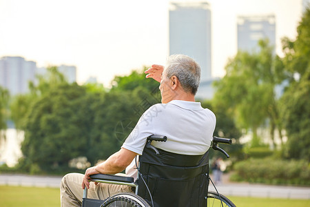 老人坐轮椅背影亚洲人高清图片素材