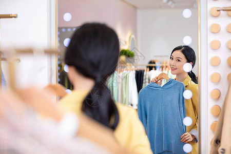 美女商场购物照镜子试衣服中国人高清图片素材
