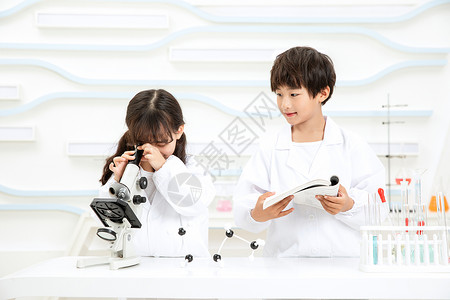 小小科学家观察实验亚洲人高清图片素材