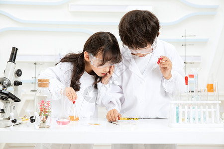小小科学家观察实验儿童成长高清图片素材
