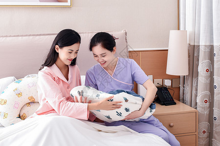 月子中心素材护士帮忙照顾婴儿背景