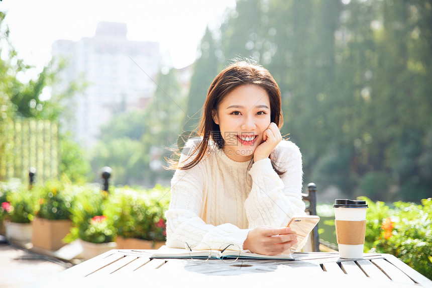 甜美女大学生形象图片