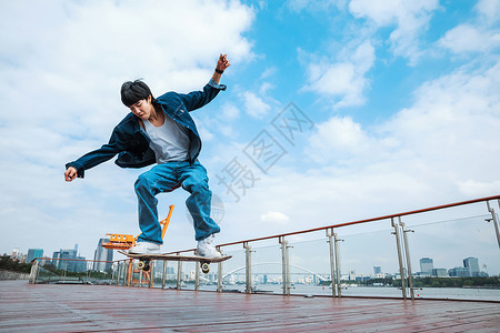 滑板少年玩滑板的男性形象背景