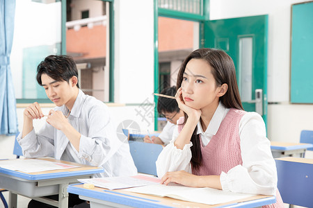 青年女性考研考试图片