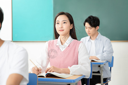 青年男女学习考研图片