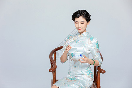 旗袍美女喝茶图片