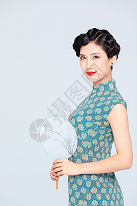 中国风古装旗袍美女拿扇子图片