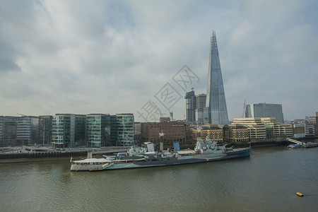 英国伦敦泰晤士河和碎片的景色图片