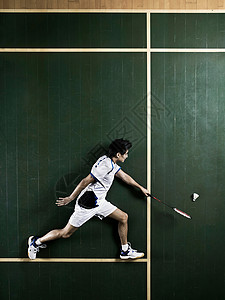 运动员打羽毛球图片