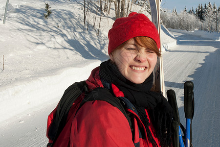 女子滑雪缆车图片