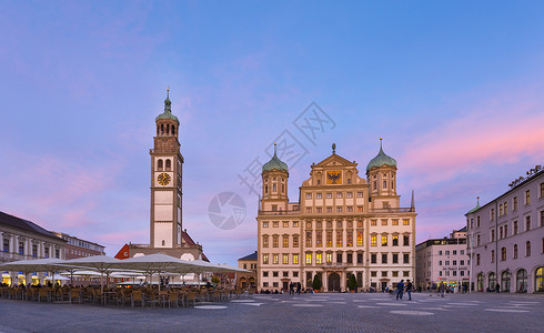 德国巴伐利亚州奥格斯堡市政厅和帕尔拉赫图姆塔楼背景图片