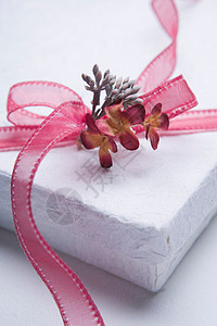 白色包装礼品盒图片