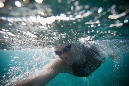 海洋游泳训练背景图片