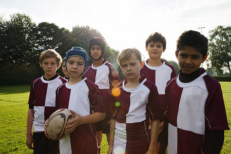 男生橄榄球队集体照背景图片