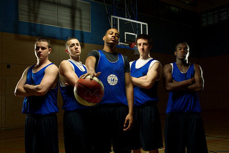 篮球队员摆姿势图片