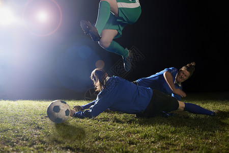 女子足球运动员训练图片