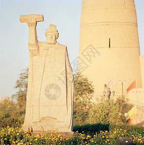 中国新疆吐鲁番丝绸之路吐鲁番地方将领阿姆·霍贾雕像背景