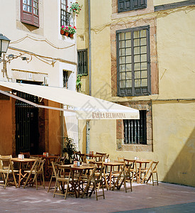 一家咖啡馆和酒吧外的露台高清图片