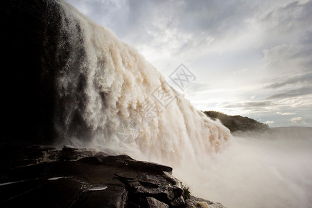 委内瑞拉卡纳玛国家公园萨波瀑布高清图片