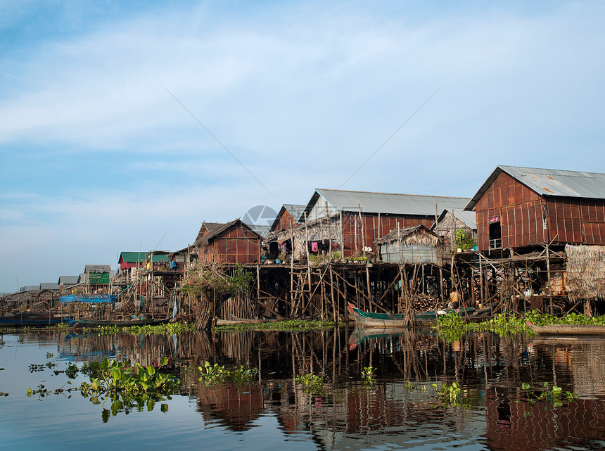 柬埔寨大洞里萨湖上的Kompong Phluk浮村图片