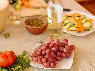 餐桌葡萄水果图片
