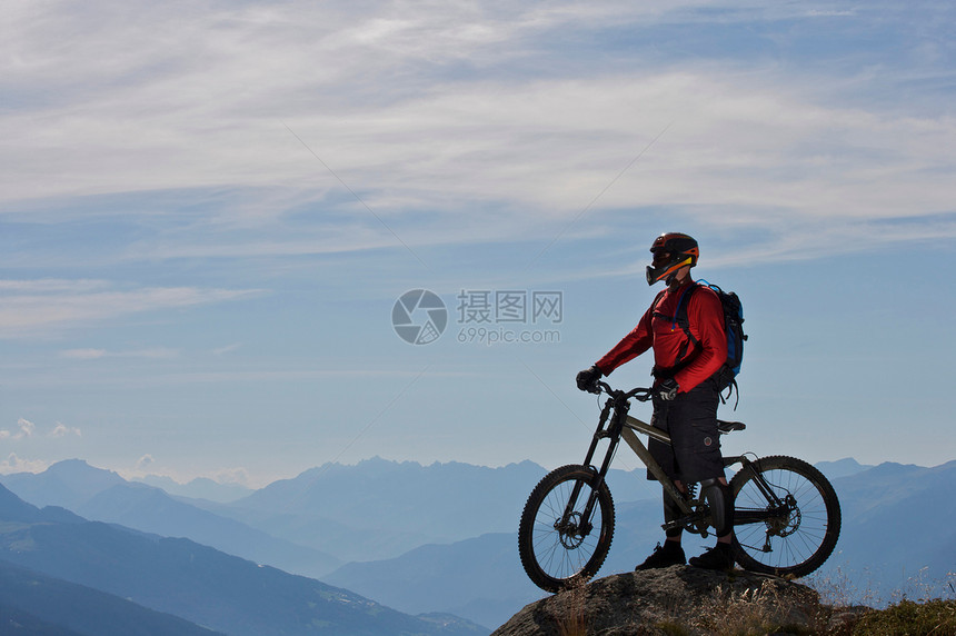 山地自行车手图片