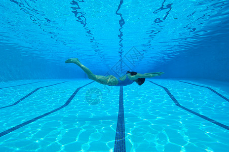 女子游泳池水下景观运动高清图片素材