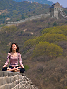 中国长城上的女人图片