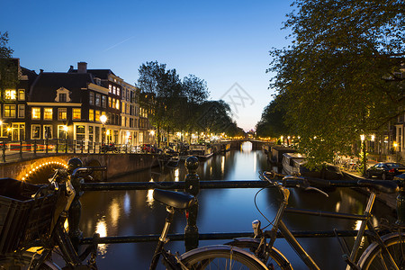 夜间运河，约旦，阿姆斯特丹，荷兰高清图片