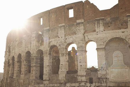 意大利阳光下的古罗马斗兽场背景图片