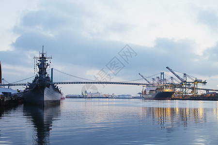 美国加利福尼亚州洛杉矶港的爱荷华州战舰背景