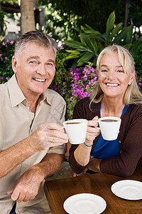 喝咖啡的成熟夫妻饮酒高清图片素材