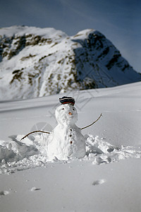 山上雪人背景图片