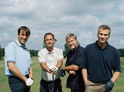 四名高尔夫球手图片