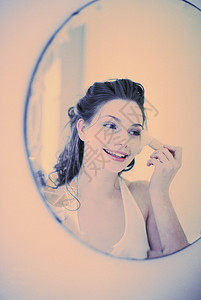 镜子里的女人背景图片