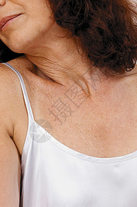 成熟女人的脖子图片