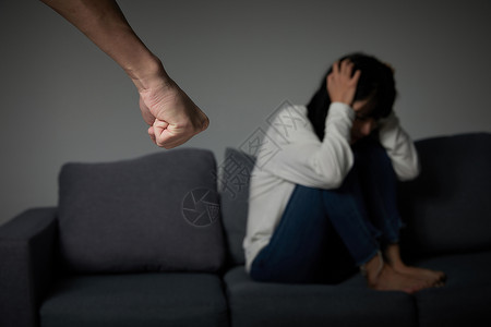 争吵的夫妻年轻女性被家暴背景