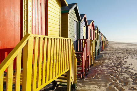 五彩缤纷的海滩小屋装饰高清图片素材
