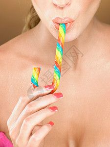 吃糖果的女人背景图片